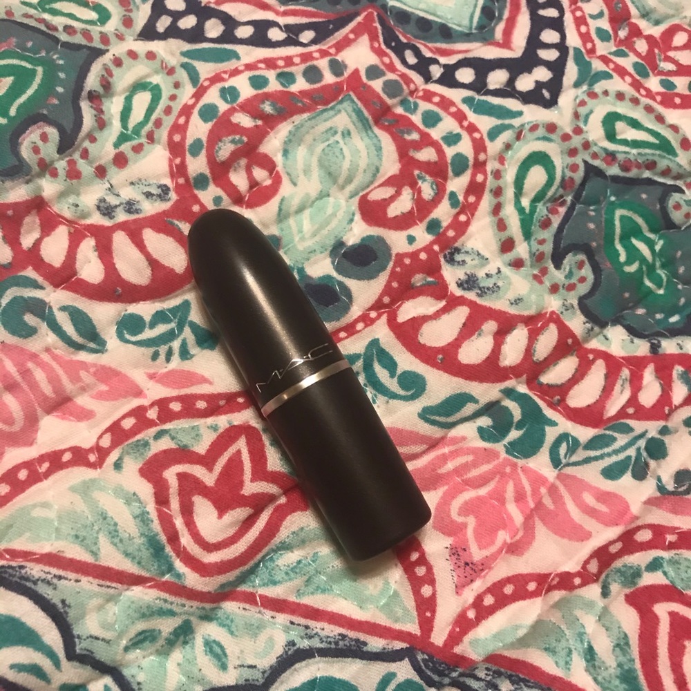 Mac deep red lipstick